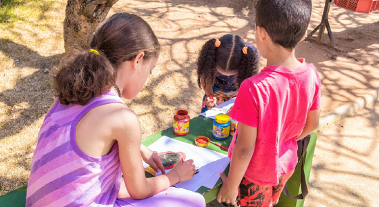 Pais podem aproveitar as férias para levar a criançada para se divertir nos centros culturais.